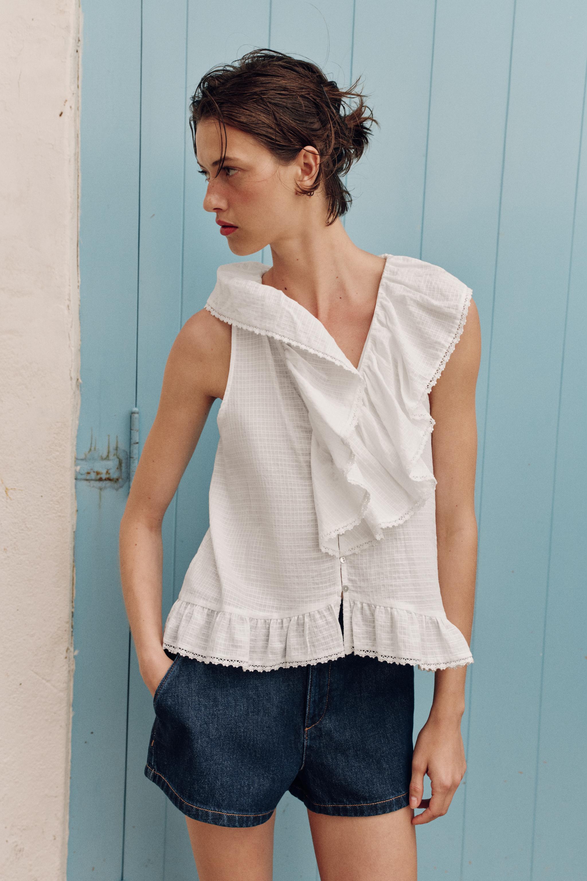 LACE TRIM RUFFLED BLOUSE